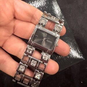 Authentic Gucci twirl silver watch soft shell